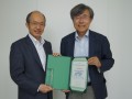 魚崎浩平GREEN拠点長(右)と加藤校長