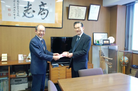 株式会社シンクロンから寄贈いただきました